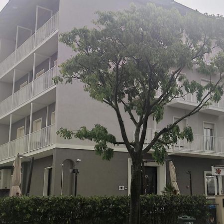 Hotel Villa Platani Риччоне Экстерьер фото