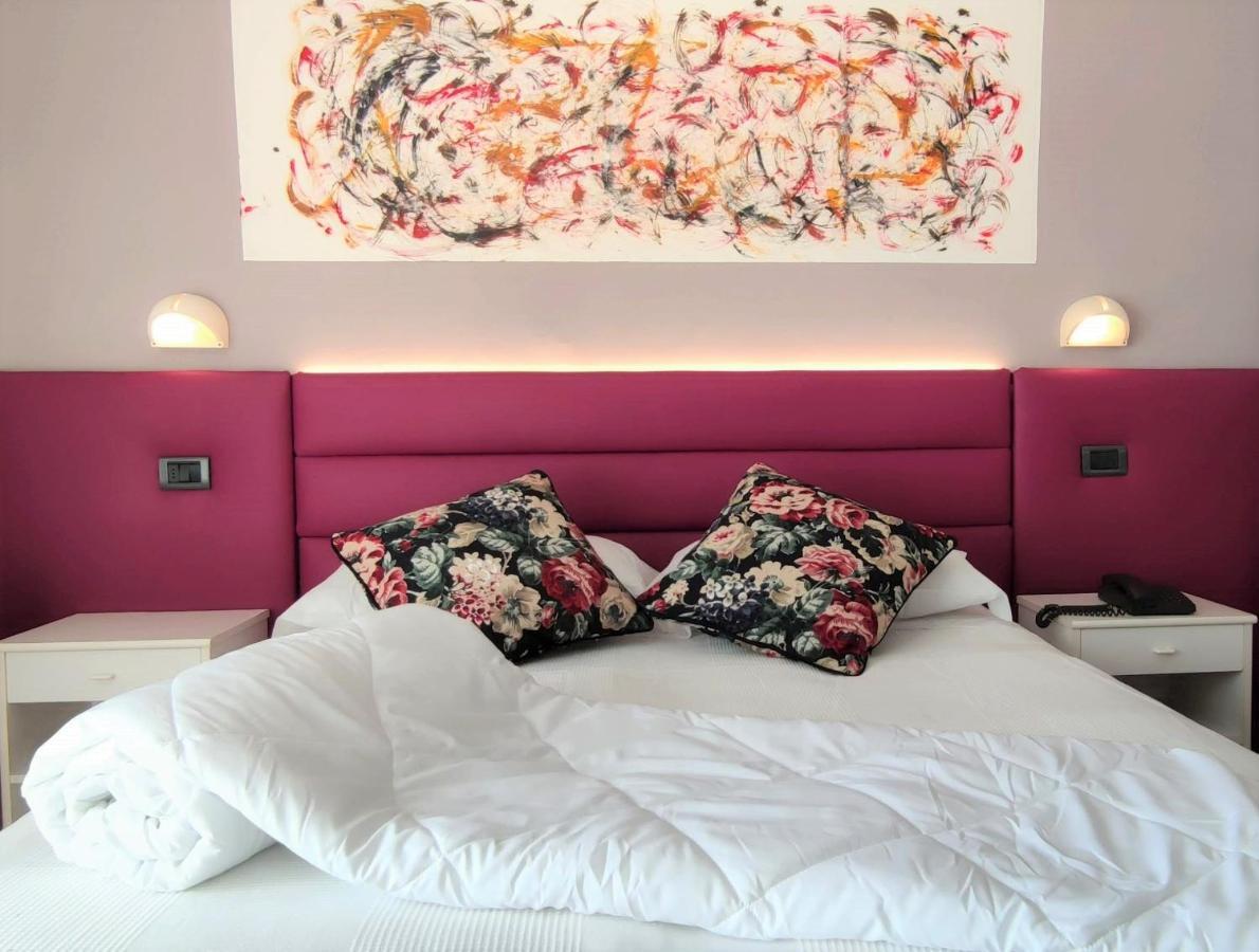 Hotel Villa Platani Риччоне Экстерьер фото