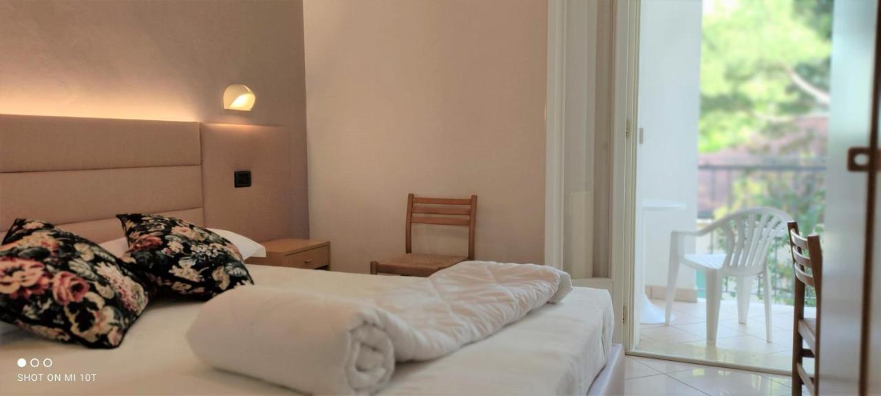 Hotel Villa Platani Риччоне Экстерьер фото
