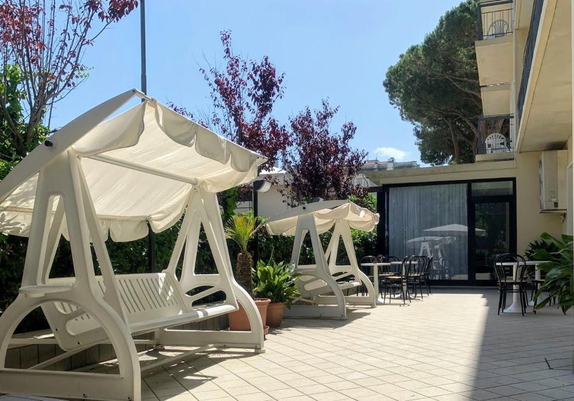 Hotel Villa Platani Риччоне Экстерьер фото