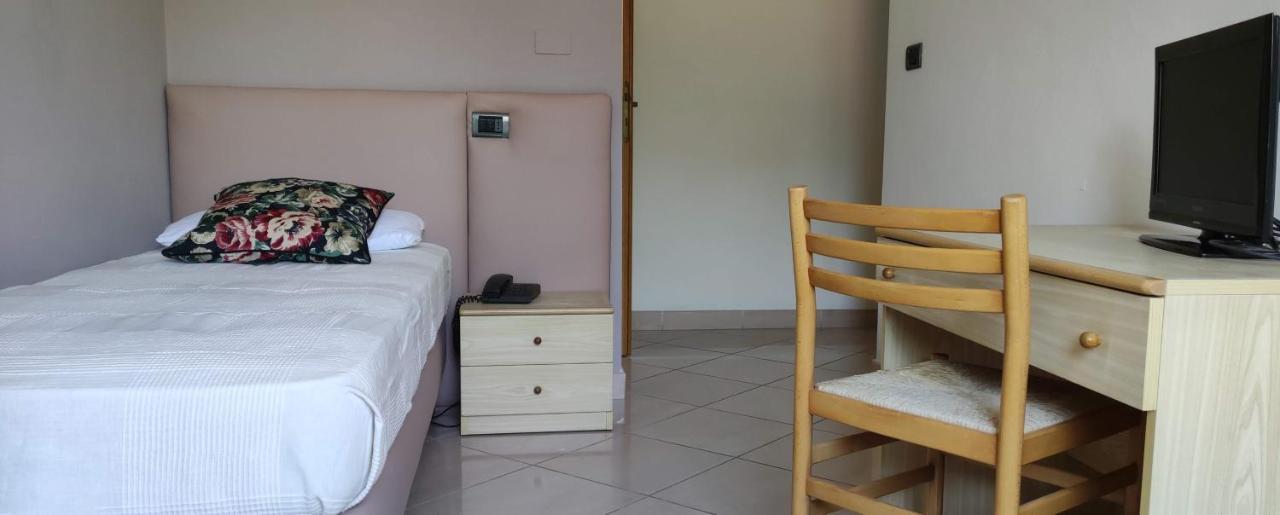 Hotel Villa Platani Риччоне Экстерьер фото