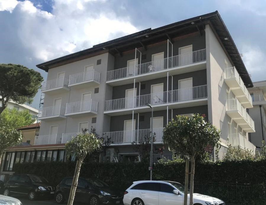 Hotel Villa Platani Риччоне Экстерьер фото